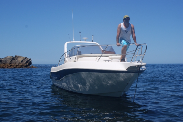 patron con su barco