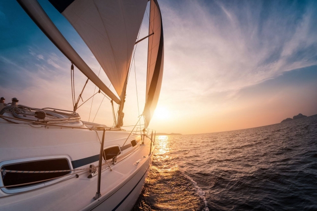  Sur le bateau au coucher du soleil 