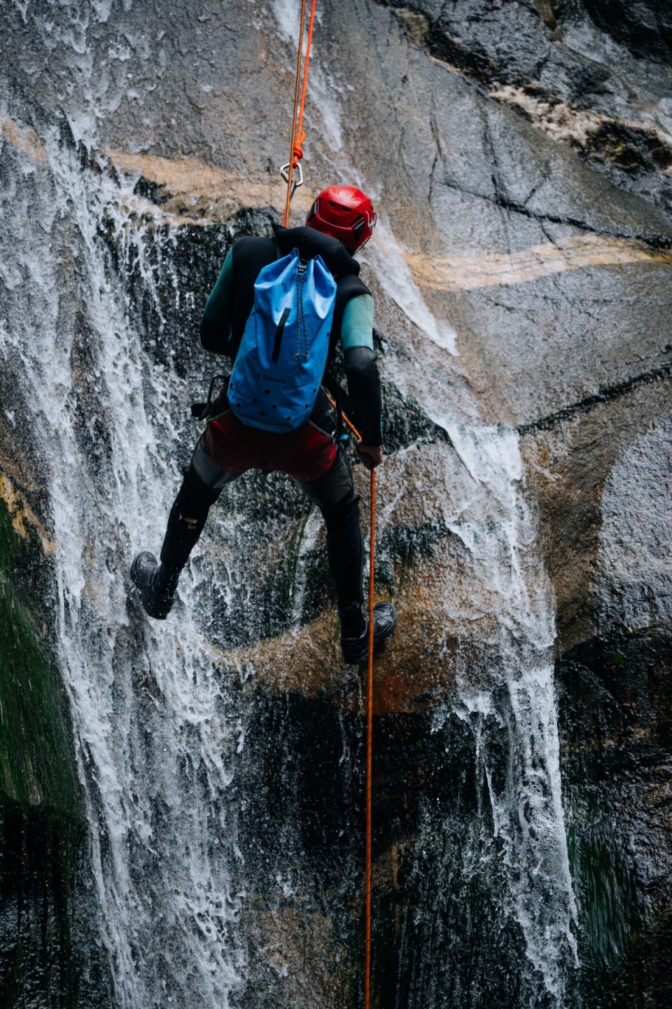  赫罗纳溪降体验 