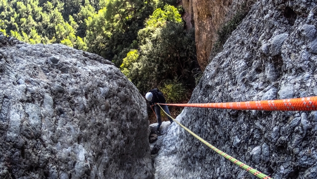  Abseilen in der Schlucht üben 