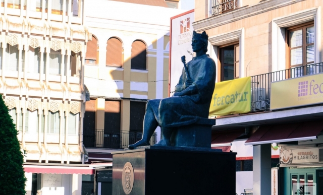 estatua de la ciudad
