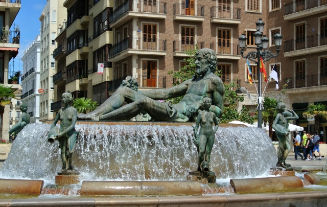  Fontana della Piazza della Vergine a Valencia