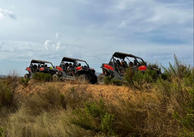 Tres buggies siguiendo la senda marcada
