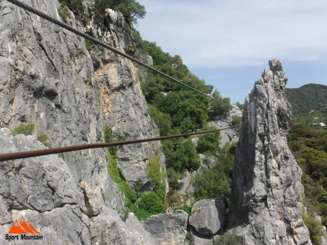  Tyrolienne prête à traverser Júzcar