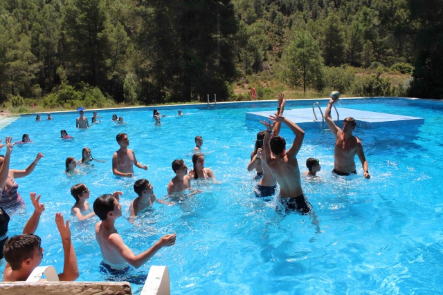 Diversion en la piscina