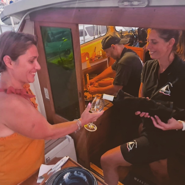  Romantisches Abendessen auf dem Boot 