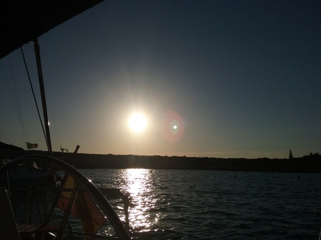  Nascer do sol nas Ilhas Baleares a partir do veleiro 