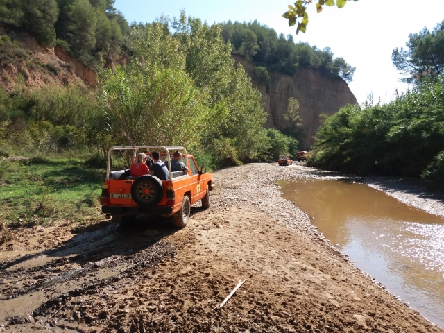  Au bord du ruisseau en véhicule tout terrain 