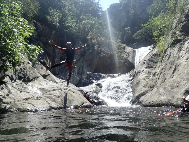  Group canyoning in France 