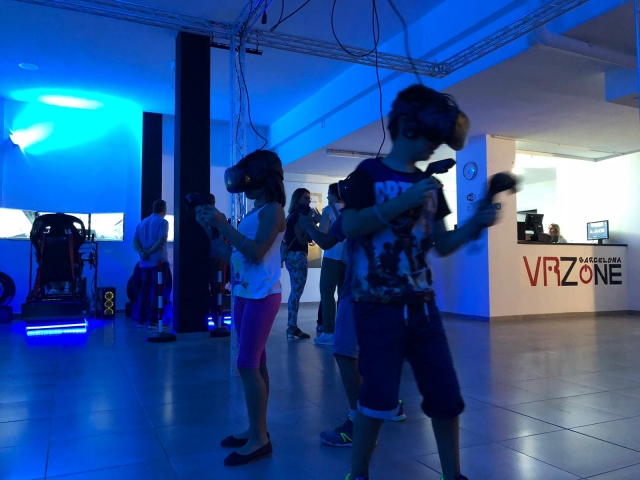  Centers adapted for virtual reality