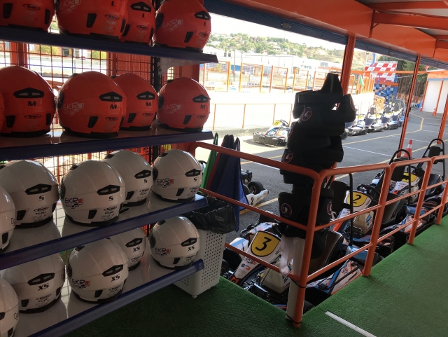 Cascos y protecciones para los pilotos