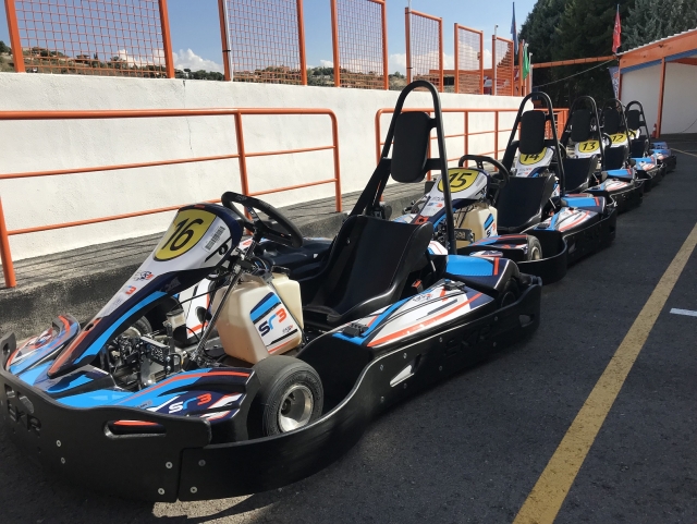 Karts nuevos al pie del circuito