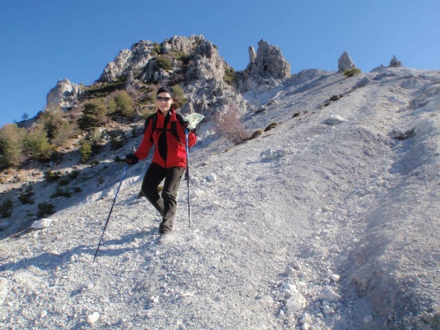 Descendiendo por los terrenos nevados de Granada