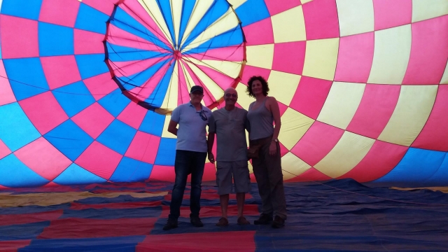 Participar na inflação do balão de ar quente 