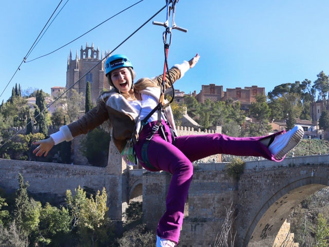 2条城市滑索跨越塔霍河+照片，180m