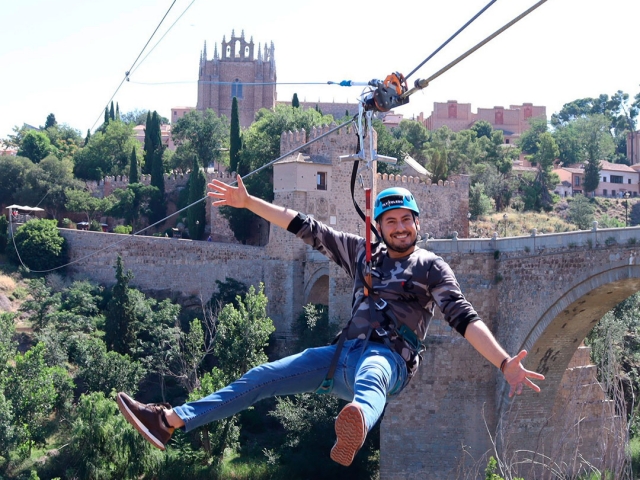  塔霍河高空滑索 