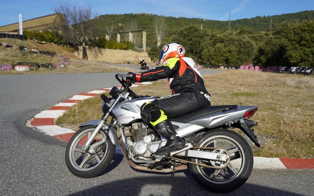 Aprende a tomar una curva con seguridad