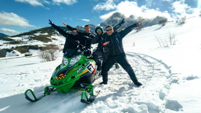Actividad en moto de nieve