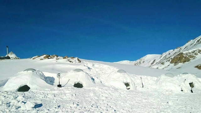 Pasa la noche en tu iglu