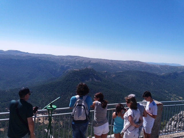 Familia en el mirador