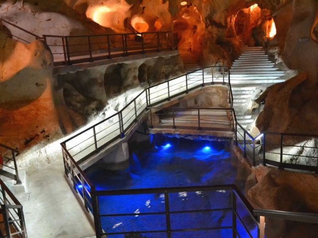 Disfruta de la Cueva del Tesoro