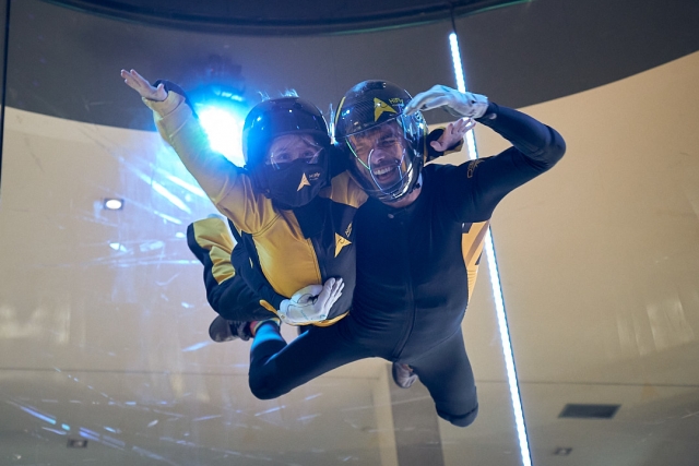  Flying with the instructor in the wind tunnel 