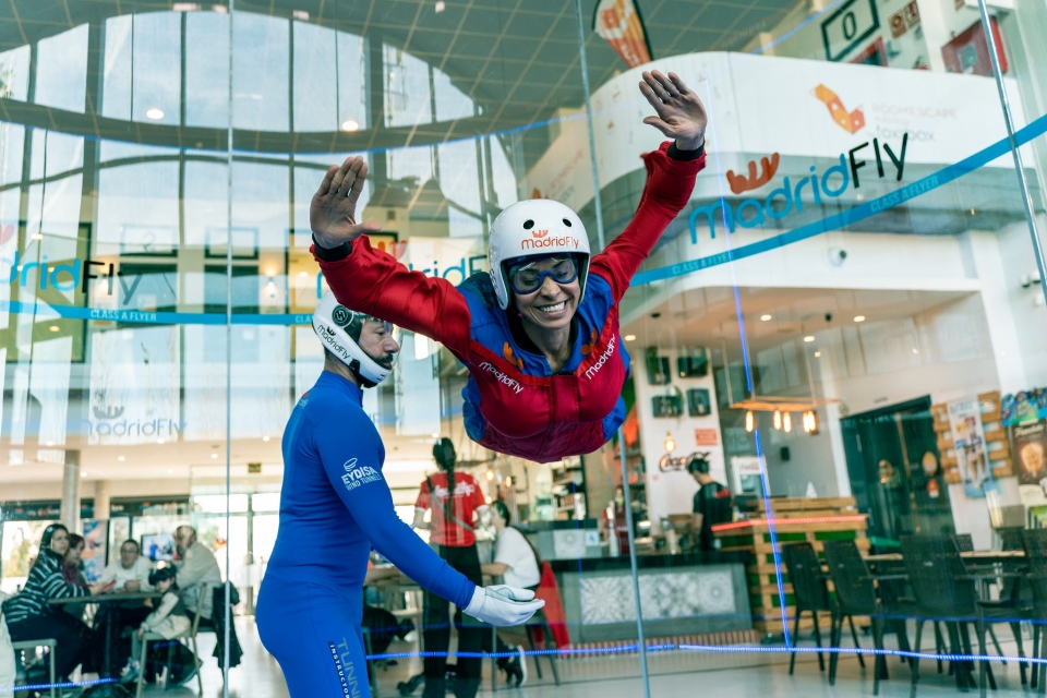 Abriendo los brazos en el túnel de viento