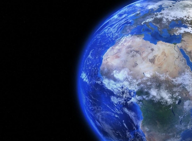  Terra vinda do espaço 