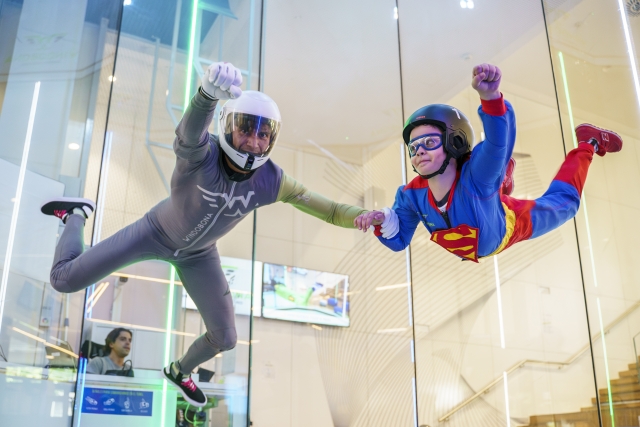  Als Superheld im Windkanal fliegen 
