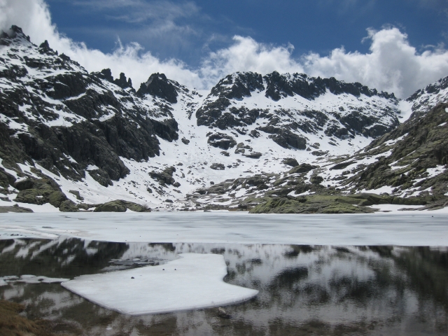  Picco Almanzor innevato 