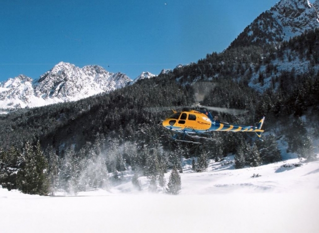 Helicoptero aterrizando en Andorra