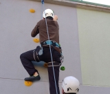 Bautismo de escalada en rocódromo en Ledesma