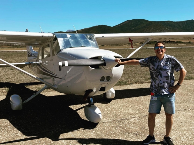  Vola su un piccolo aereo 