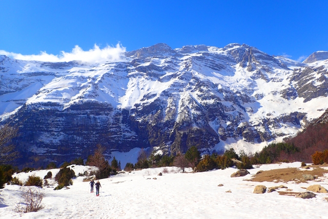  Verschneite Berge in Ordesa