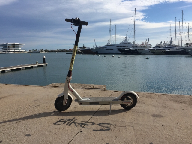  Valencia auf einem Elektroroller