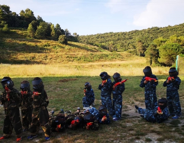  Enfants sur le terrain de paintball