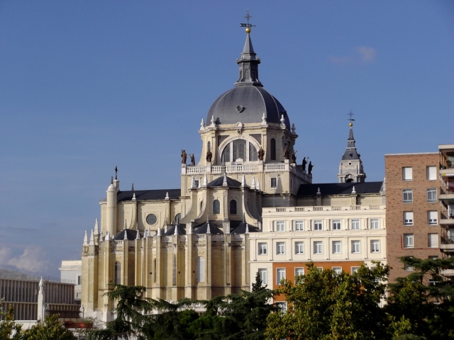  Cathédrale de l'Almudena 