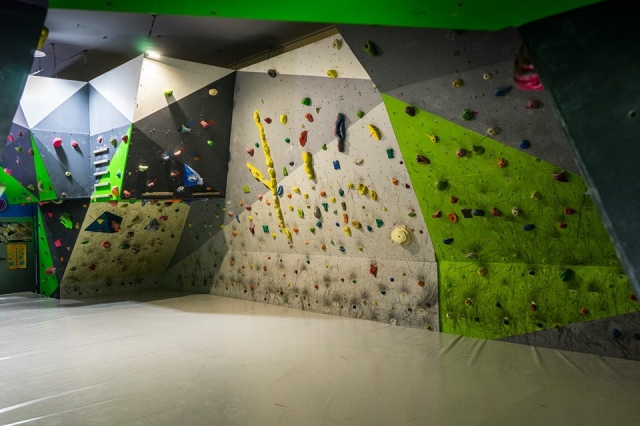  Climbing wall in Montequinto