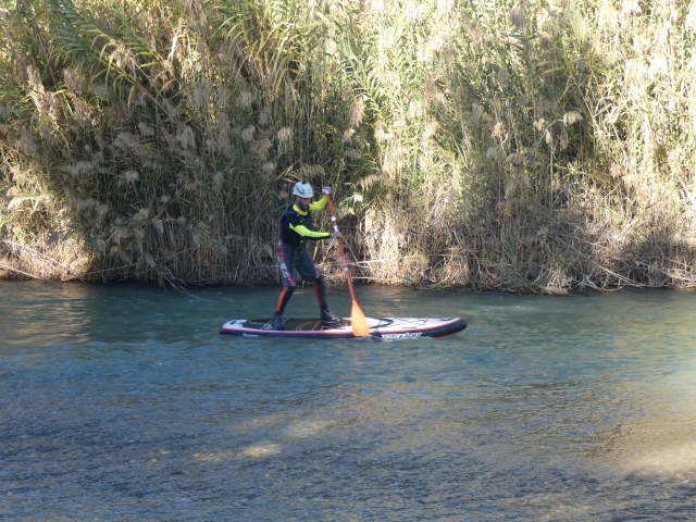  margem do rio com a natureza 
