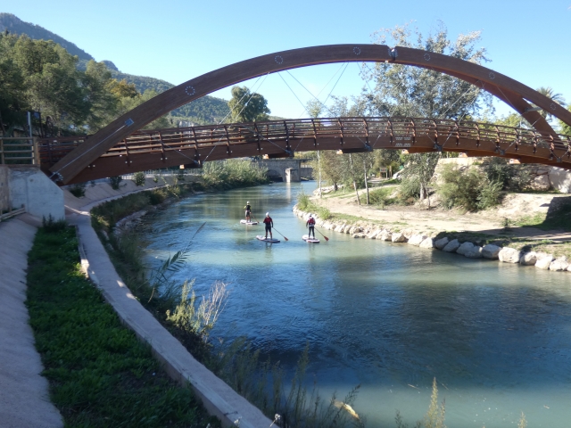  passando por baixo da ponte