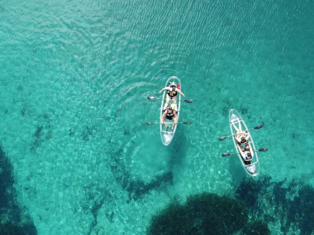  Naviga a bordo di un kayak a due posti 