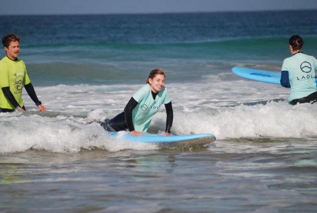  Enjoying the wave 