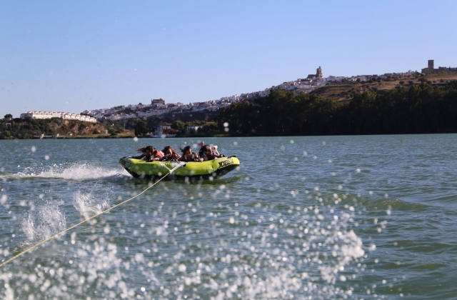 Arrastrándose en el agua