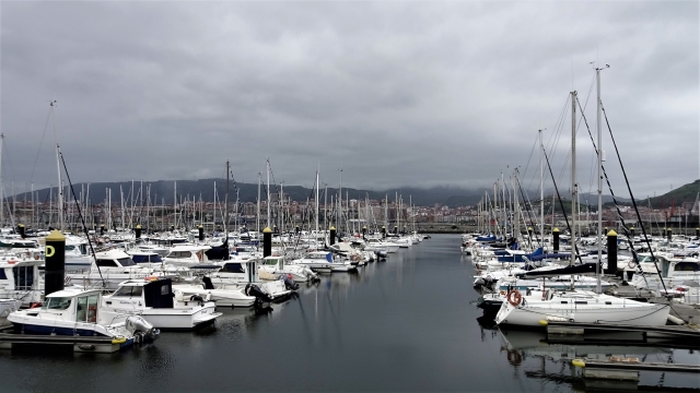  Boote im Hafen