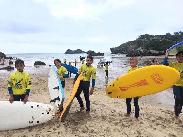  Etudiants du camp en cours de surf