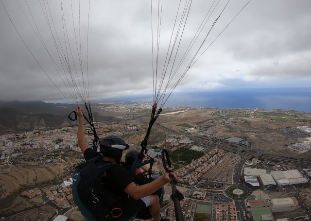 Mit dem Gleitschirm über Teneriffa fliegen 