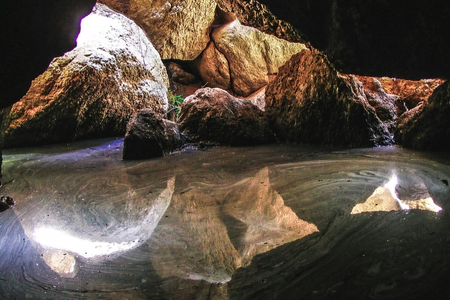 Enjoy a caving session in Almería 