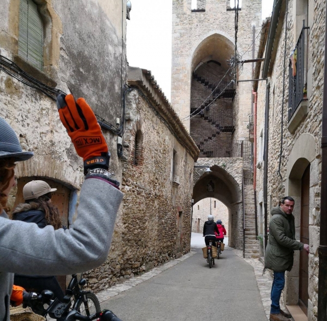 Passing by the streets on a burricleta 