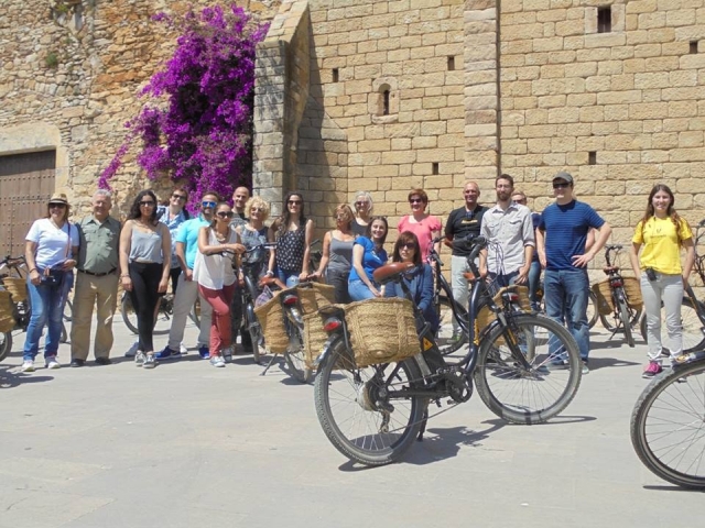 Large groups of 25 people 