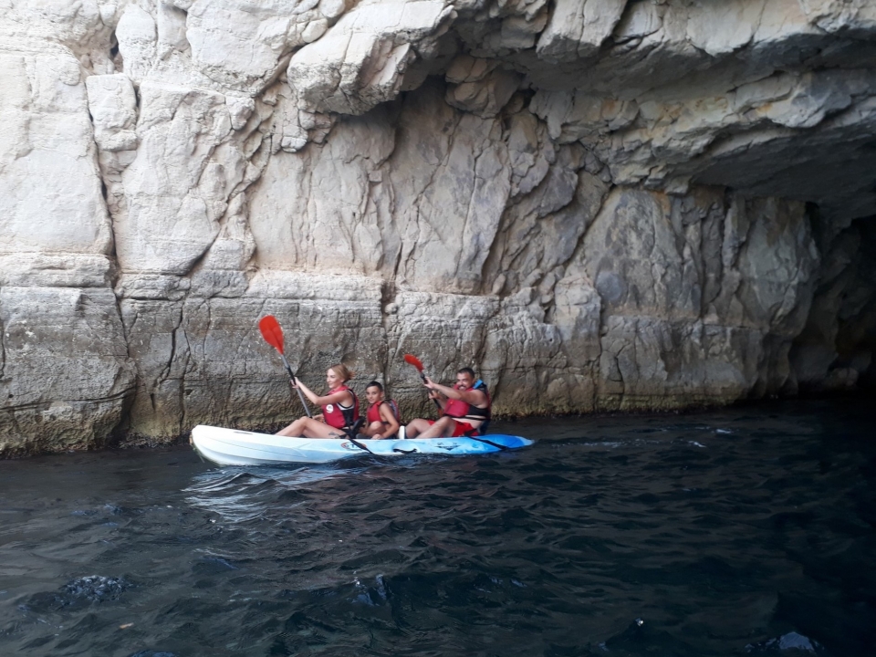 Conoce en kayak los rincones más ocultos de Almería costa